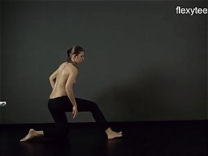 FlexyTeens - Zina shows nimble bare figure